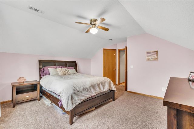 6140 N Thornwood Avenue, Davenport, IA 52806