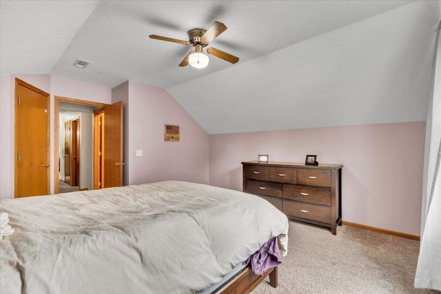 6140 N Thornwood Avenue, Davenport, IA 52806