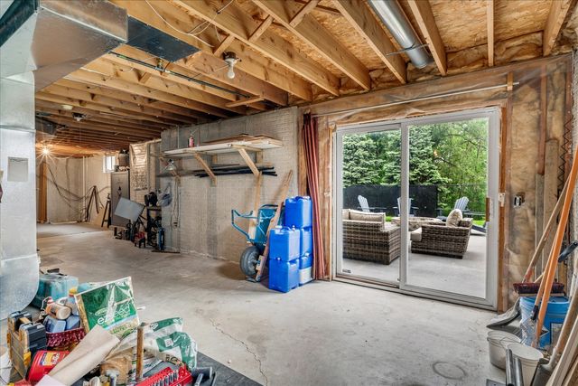 6140 N Thornwood Avenue, Davenport, IA 52806