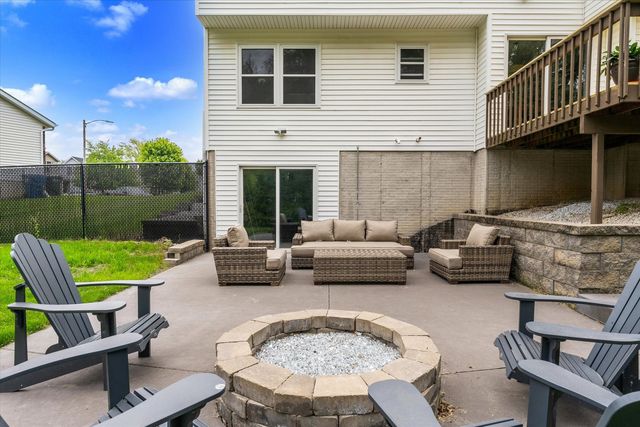 6140 N Thornwood Avenue, Davenport, IA 52806