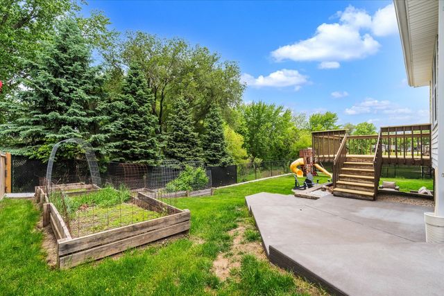 6140 N Thornwood Avenue, Davenport, IA 52806