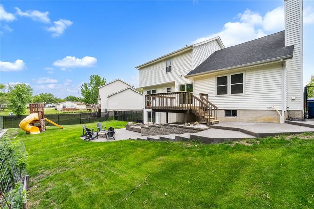 6140 N Thornwood Avenue, Davenport, IA 52806