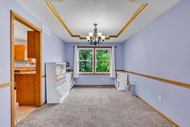 6140 N Thornwood Avenue, Davenport, IA 52806