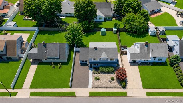 40 Blueberry Lane, Hicksville, NY 11801