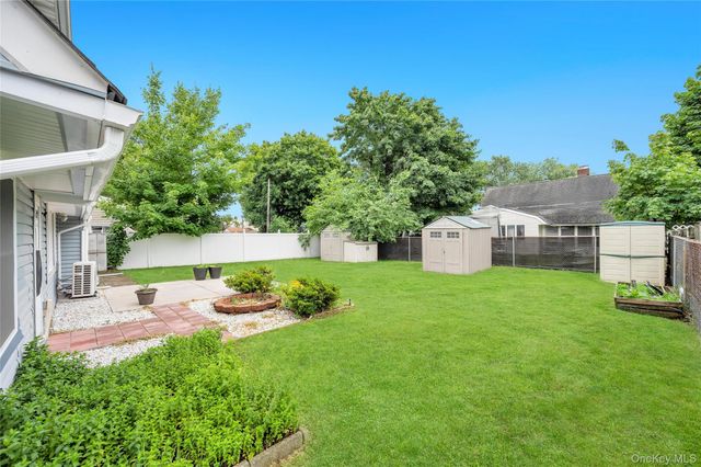 40 Blueberry Lane, Hicksville, NY 11801