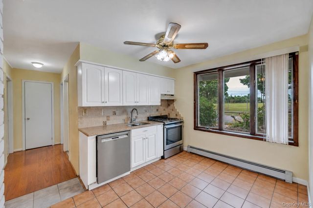 40 Blueberry Lane, Hicksville, NY 11801