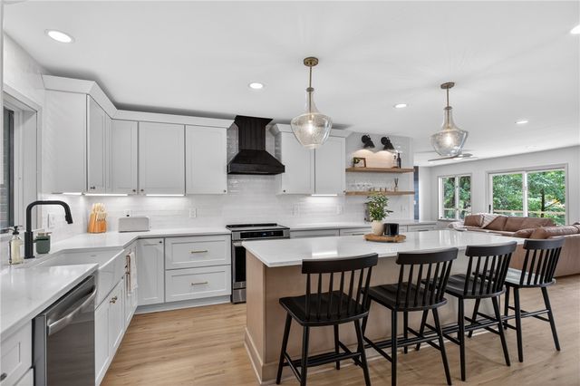 304 Lakeside Drive, Seneca, SC 29672