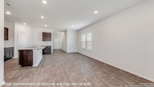 5040 Fairway Wood, San Antonio, TX 78261