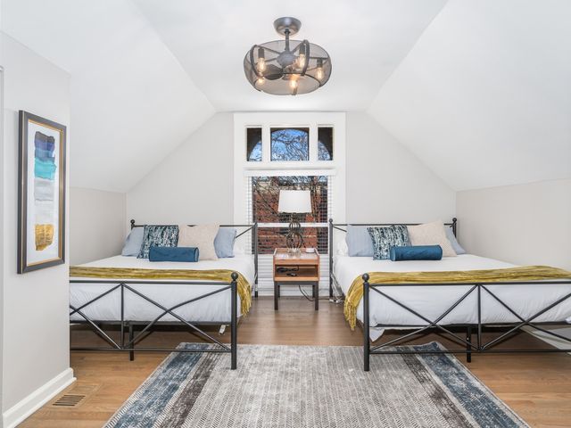 1235 N Damen Avenue, Chicago, IL 60622