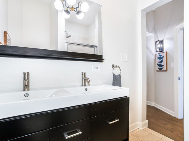 1235 N Damen Avenue, Chicago, IL 60622