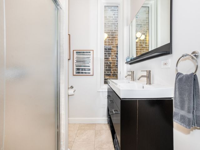 1235 N Damen Avenue, Chicago, IL 60622