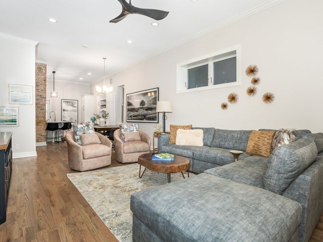 1235 N Damen Avenue, Chicago, IL 60622