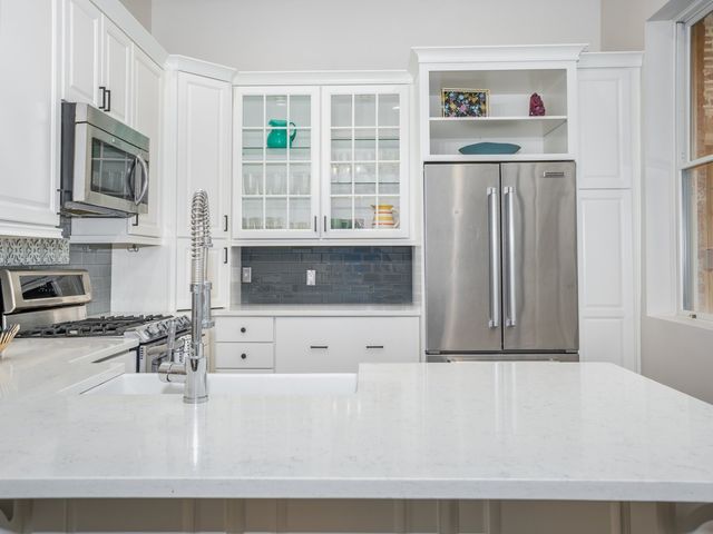 1235 N Damen Avenue, Chicago, IL 60622