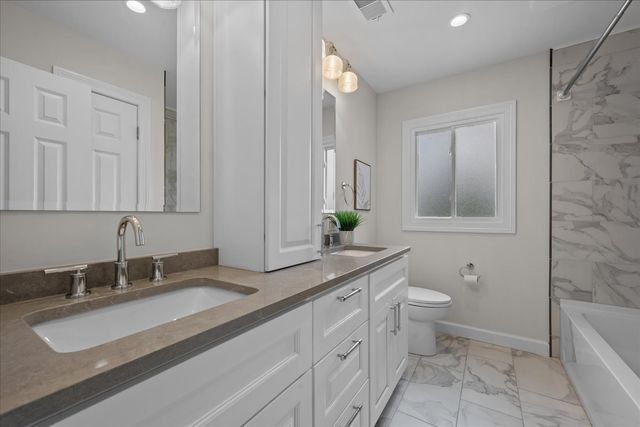 821 Castlewood Lane, Deerfield, IL 60015