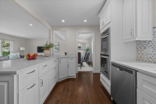 821 Castlewood Lane, Deerfield, IL 60015