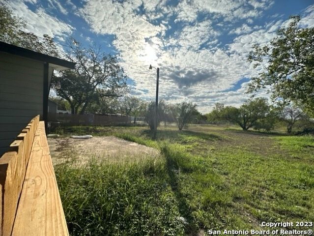 546 W Petaluma Blvd, San Antonio, TX 78221