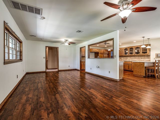 32010 E 695 Way, Wagoner, OK 74467