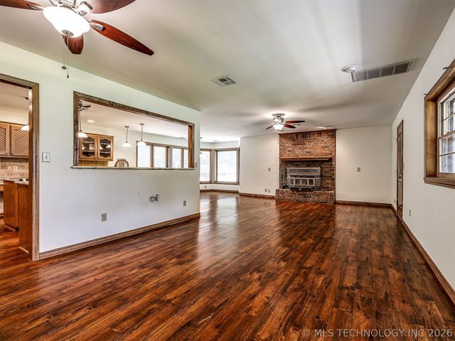 32010 E 695 Way, Wagoner, OK 74467