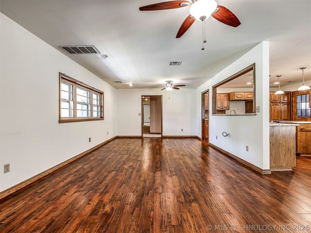 32010 E 695 Way, Wagoner, OK 74467
