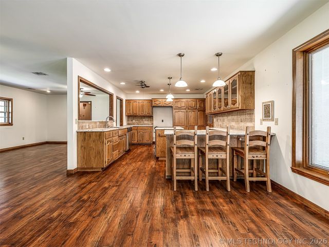 32010 E 695 Way, Wagoner, OK 74467