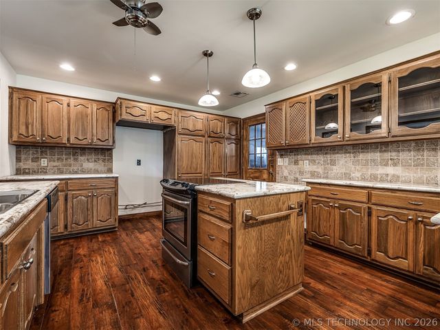 32010 E 695 Way, Wagoner, OK 74467