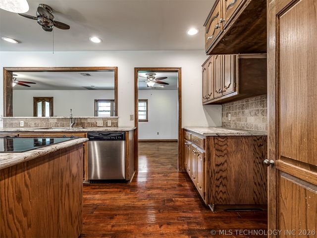 32010 E 695 Way, Wagoner, OK 74467
