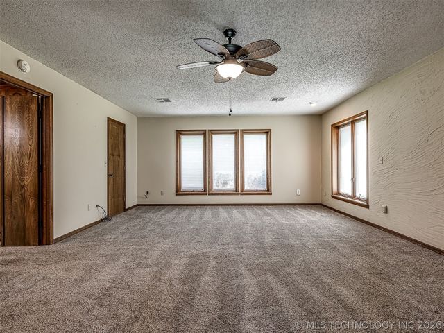 32010 E 695 Way, Wagoner, OK 74467