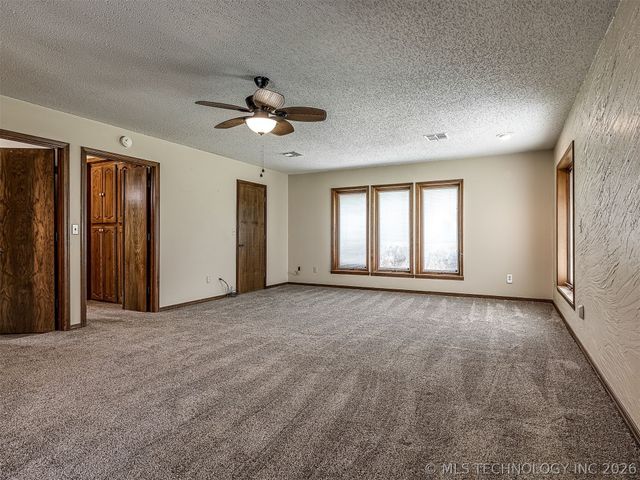 32010 E 695 Way, Wagoner, OK 74467