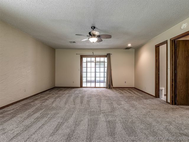 32010 E 695 Way, Wagoner, OK 74467