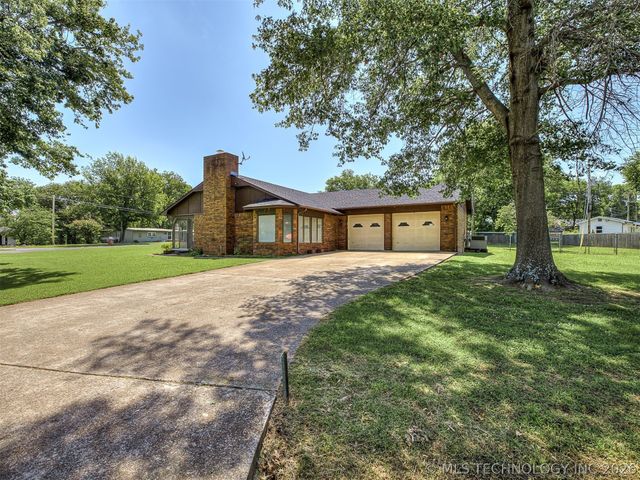 32010 E 695 Way, Wagoner, OK 74467