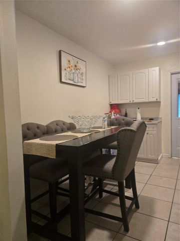 296 Alemeda Drive, Palm Springs, FL 33461