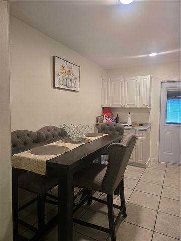 296 Alemeda Drive, Palm Springs, FL 33461