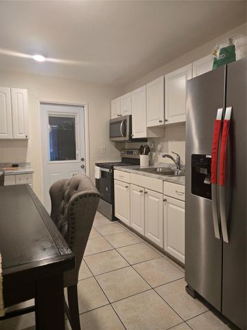 296 Alemeda Drive, Palm Springs, FL 33461