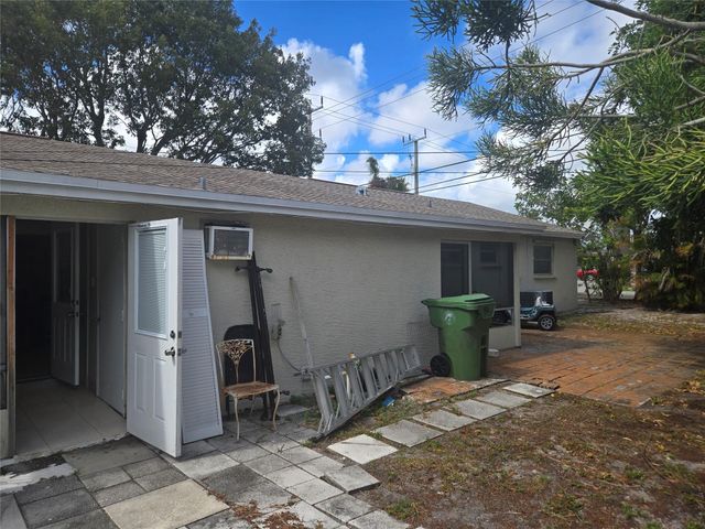 296 Alemeda Drive, Palm Springs, FL 33461