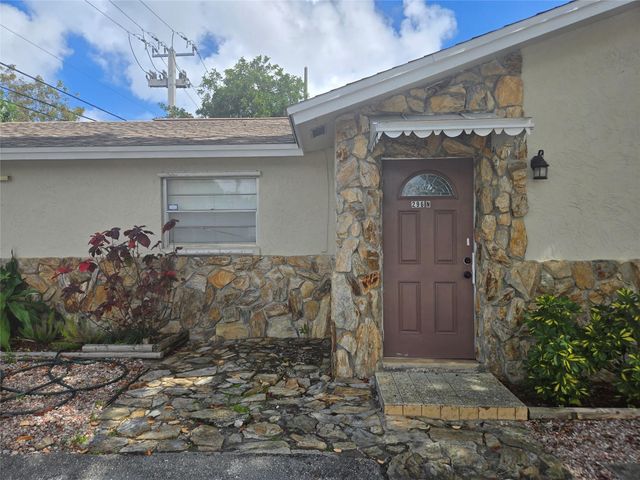 296 Alemeda Drive, Palm Springs, FL 33461