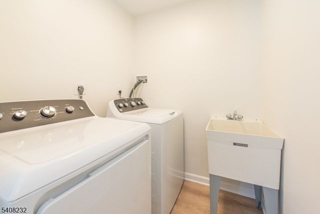 9 Dixon Pl, East Hanover Twp., NJ 07936