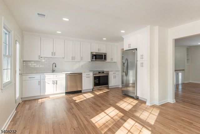 9 Dixon Pl, East Hanover Twp., NJ 07936