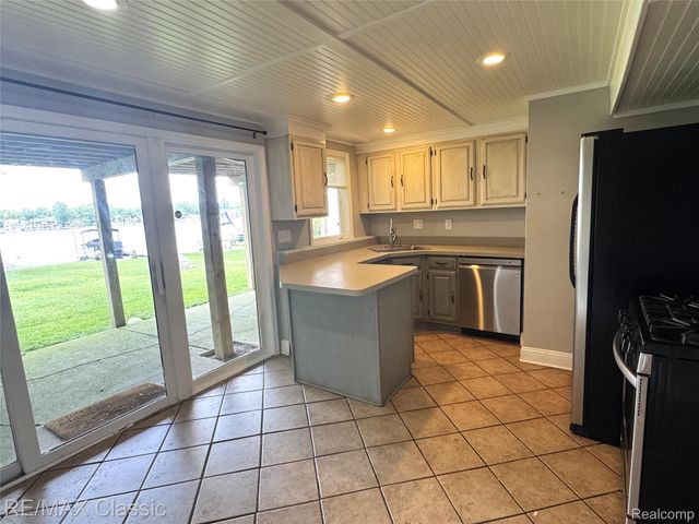 1508 LAKEVIEW Drive, Wolverine Lake Village, MI 48390
