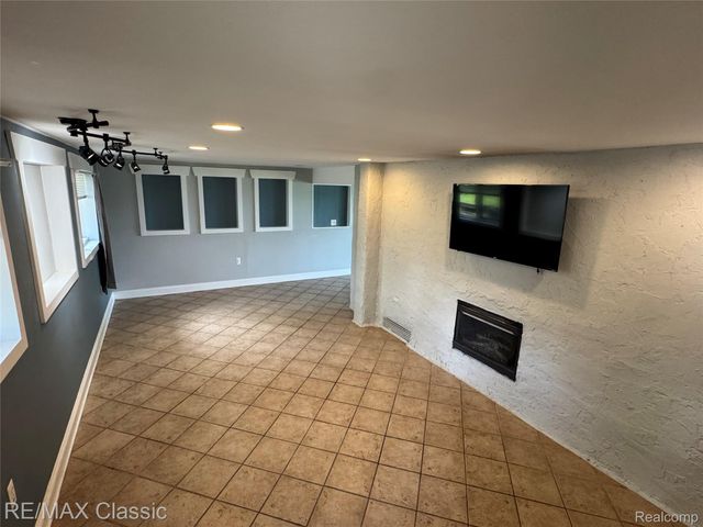 1508 LAKEVIEW Drive, Wolverine Lake Village, MI 48390