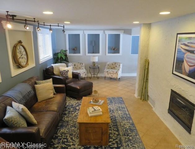1508 LAKEVIEW Drive, Wolverine Lake Village, MI 48390