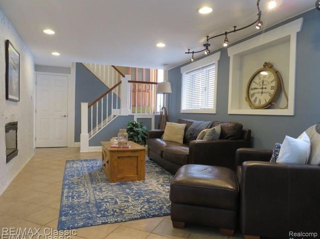 1508 LAKEVIEW Drive, Wolverine Lake Village, MI 48390