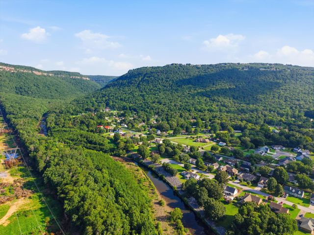 157 Willow Creek Drive, Soddy Daisy, TN 37379