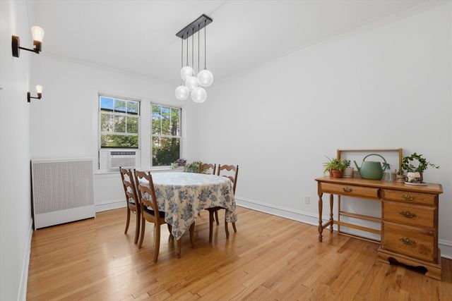240 S MAPLE Avenue 1W, Oak Park, IL 60302