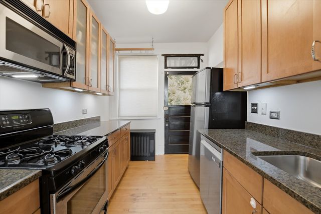240 S MAPLE Avenue 1W, Oak Park, IL 60302