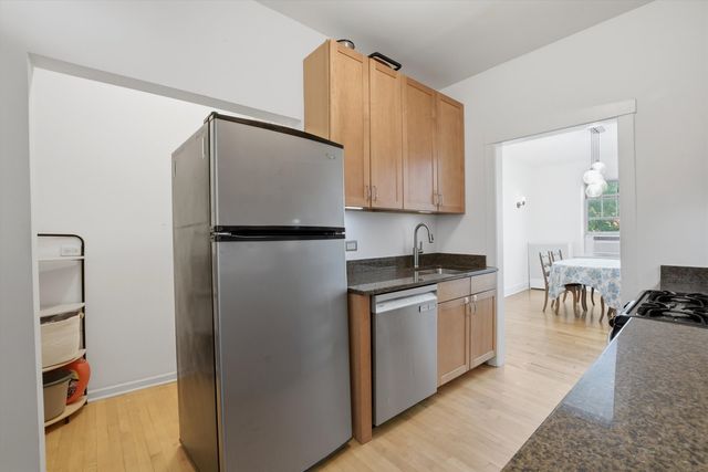 240 S MAPLE Avenue 1W, Oak Park, IL 60302