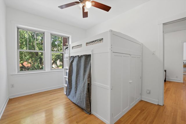 240 S MAPLE Avenue 1W, Oak Park, IL 60302