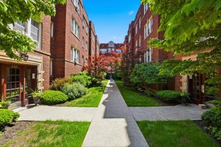 240 S MAPLE Avenue 1W, Oak Park, IL 60302