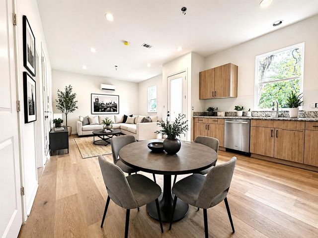 5712 Downing Street, Houston, TX 77020