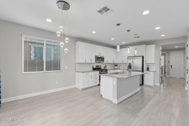 12100 E Ryscott Circle, Vail, AZ 85641