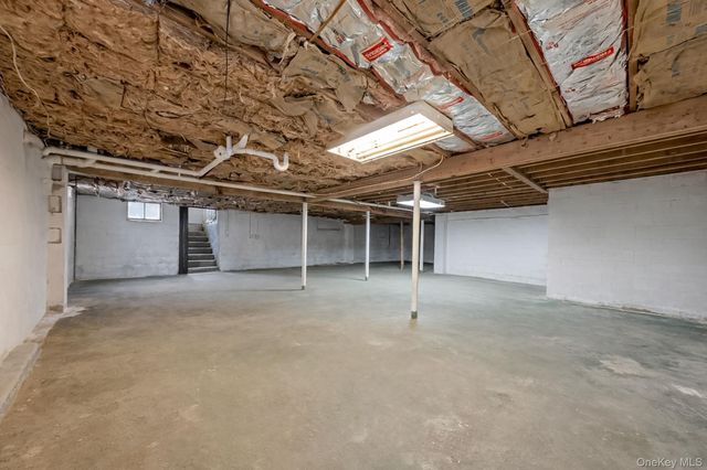 36 Maple Lane, Shirley, NY 11967